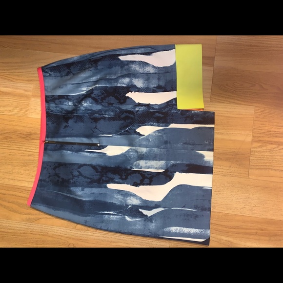 Tahari Women's Watercolor Mini Skirt - Size 6 - Picture 3 of 5
